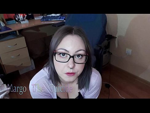❤️ 性感的眼镜女孩在镜头前深深地吸吮假阳具 ️❌ 自制毛片 ❌️